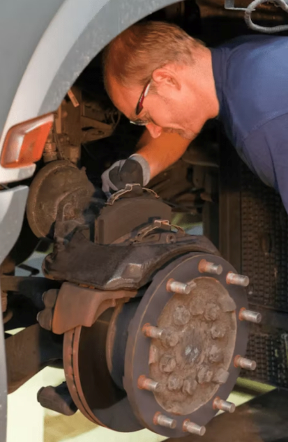 this image shows mobile diesel mechanic in Miami, Florida