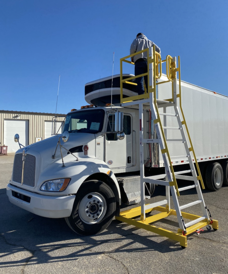 this image shows trailer repair in Miami, Florida